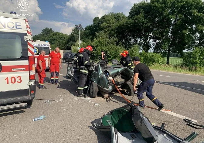 Від авто – тільки назва: на трасі Устилуг–Луцьк–Рівне сталася серйозна ДТП (фото)