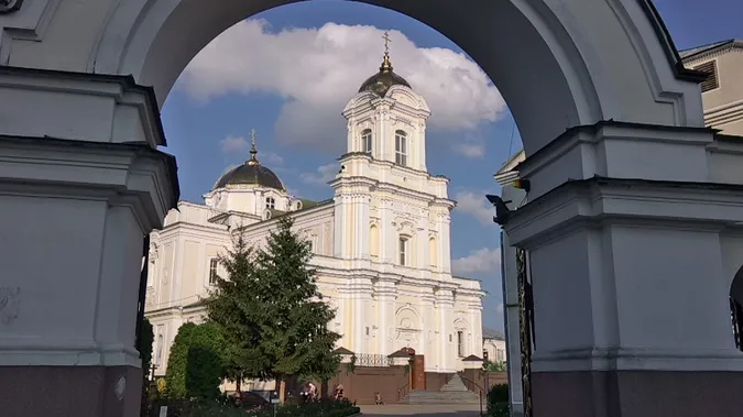 В яких храмах Луцька є укриття: адреси