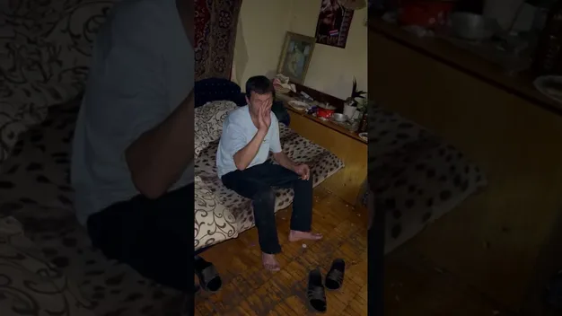 «Вони ж валялися»: у Луцьку двоє п'яних чоловіків вкрали нові самокати (відео)