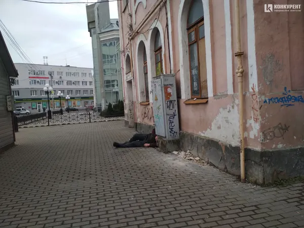 У центрі міста рятували п’яного лучанина (фото)