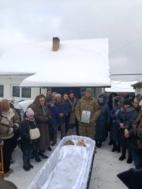 Очі людей були повні сліз: на Волині попрощалися із воїном Богданом Дубенчуком (фото)