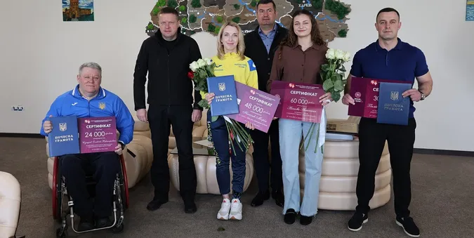 У Луцьку спортсменкам-чемпіонкам вручили грошові сертифікати (фото)