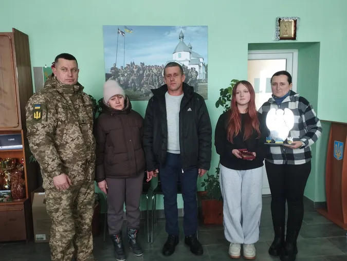 Вручили відзнаку донці: Героя з Волині відзначили посмертно орденом «За мужність» (фото)