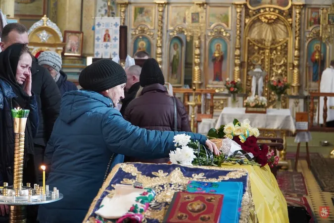 У Володимирі попрощалися із загиблим на війні Героєм Дмитром Савицьким (фото)