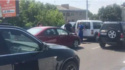 У Луцьку через аварію на шляхопроводі утворився затор (фото)