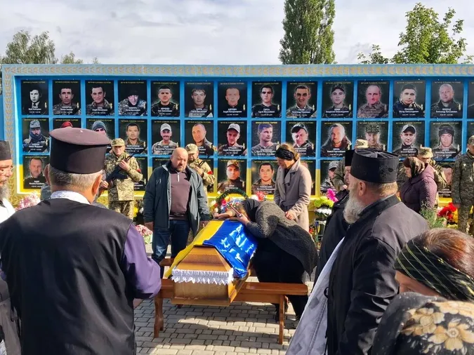 На Волині попрощалися із 33-річним Героєм Володимиром Теслюком (фото)