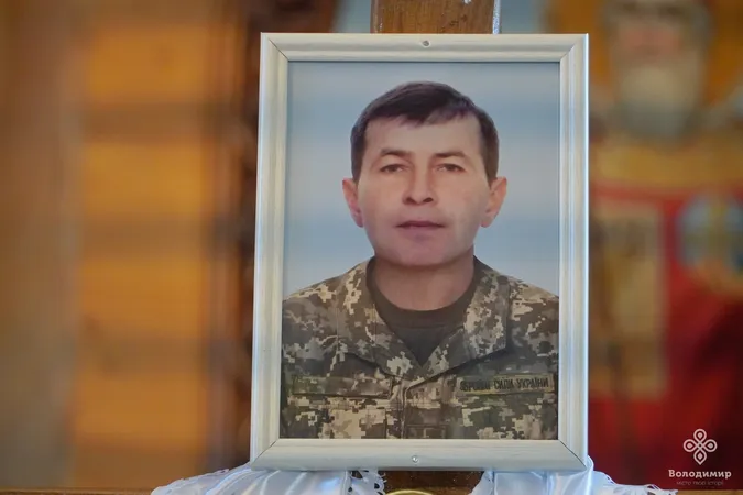На Волині попрощалися із загиблим воїном Сергієм Козолупом (фото)