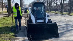 Луцьк чистять від накопиченого за зиму бруду (фото)