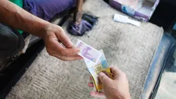 Передавайте гроші в маршрутках ПРАВИЛЬНО: наочна інструкція