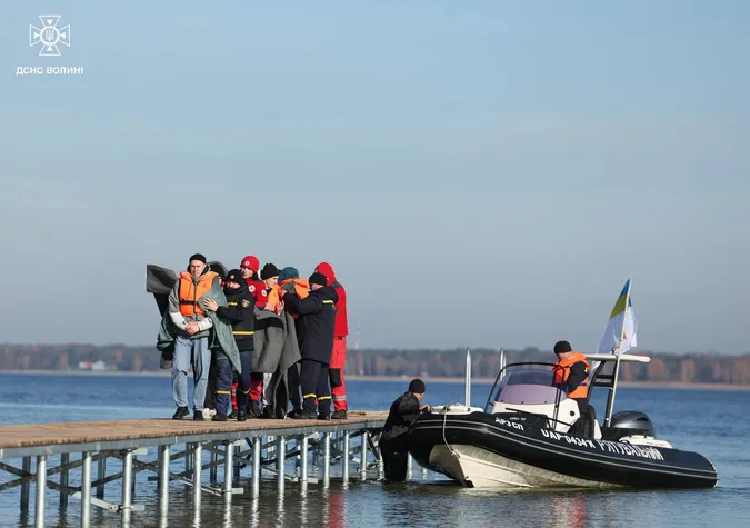 На Шацьких озерах провели масштабну евакуацію з води: що коїться (фото)