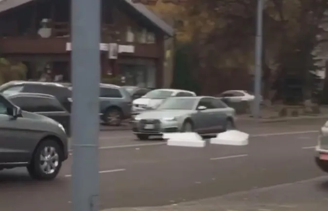 У Луцьку на дорозі «загубили» будматеріали (фото, відео)