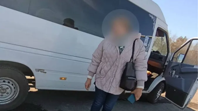 На Волині водій автобуса поїхав, залишивши пасажирку на заправці: жінка подзвонила до поліції