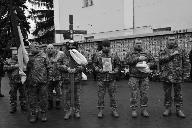 У Луцьку попрощалися із загиблим на Донеччині Ігорем Ревком (фото)