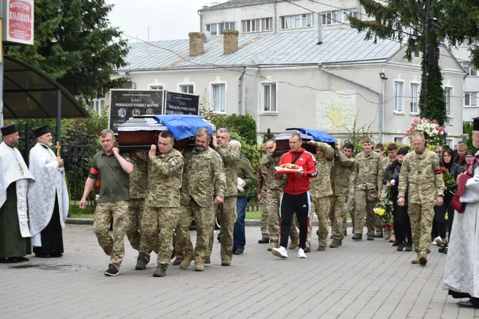 У Луцьку попрощалися із загиблими на війні Юрієм Дрофою та В'ячеславом Овчаром (фото)