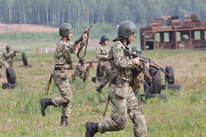 Мінімум до 7 листопада: в Білорусі продовжили військові навчання