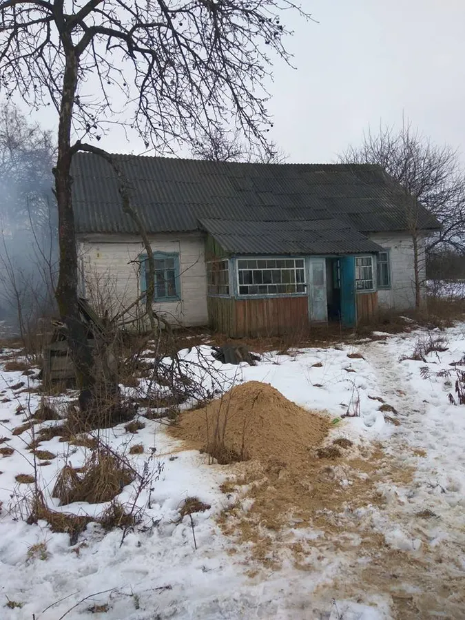 «Константинополь, дивись!»: у Нічогівці віряни УПЦ (МП) правлять службу в старій хаті (фото)
