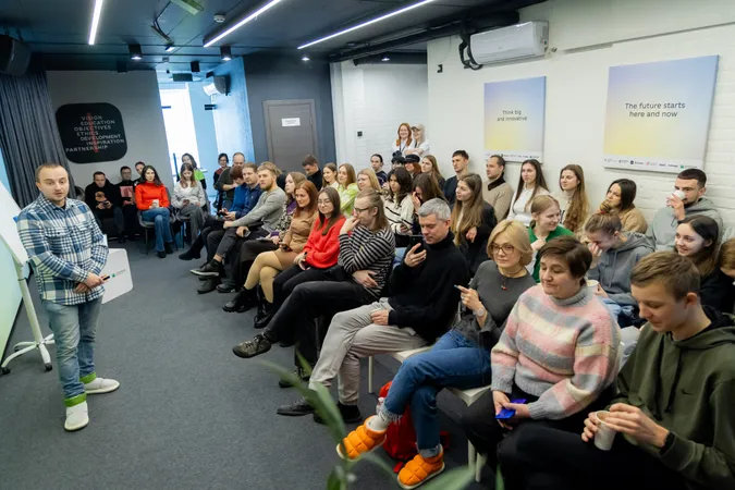 «Змінив 18 професій, поки врешті не знайшов себе»: до Луцька приїздив відомий сценарист
