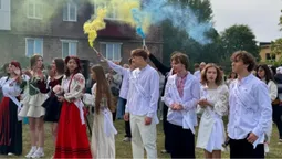 У Нововолинську пролунав останній дзвоник: відзначили учнів і педагогів (фото)