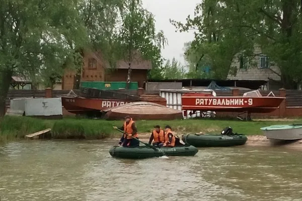 Водолази «рятували» людей на Світязі (фото)