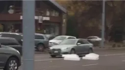 У Луцьку на дорозі «загубили» будматеріали (фото, відео)