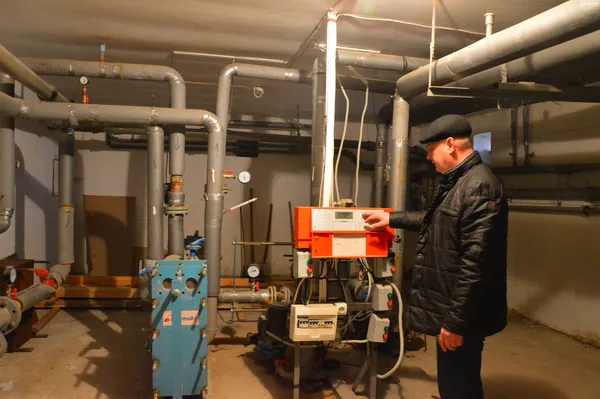 Індивідуальний тепловий пункт в підвалі будинку на вулиці Кравчука, 17