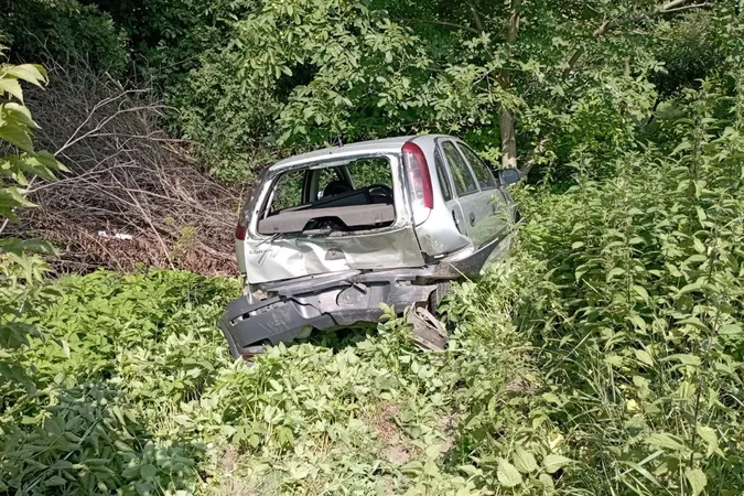У Струмівці під Луцьком – ДТП: Opel злетів у кювет (фото)