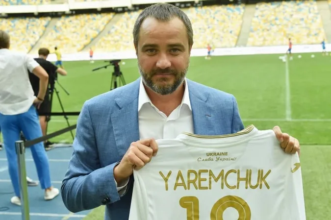 На формі української збірної з футболу буде напис «Слава Україні»