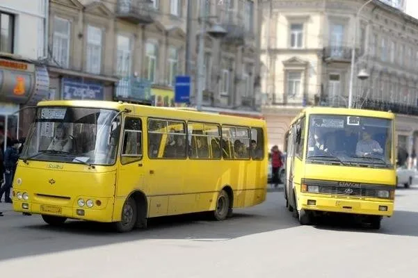 «Обганяють та підрізають», – член виконкому розкритикував водіїв маршуток у Луцьку