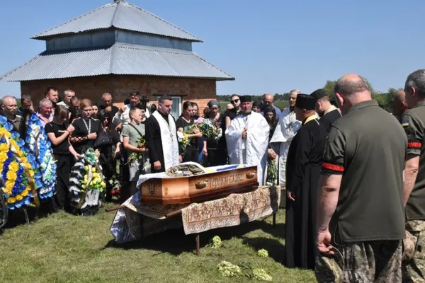 Навіки 26: на Волині попрощалися з Героєм Валентином Богатих (фото)