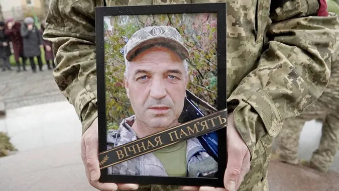 Після року очікувань повернувся на щиті: на Волині попрощалися з воїном Романом Літвінчуком