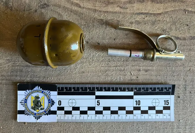 Дві гранати та обріз: у жителів Луцького району знайшли незаконну зброю (фото)