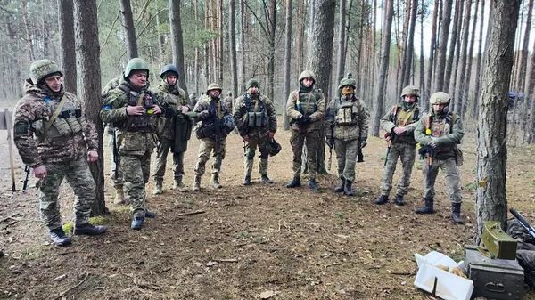 Відпрацьовували наступ: волинські тероборонівці вчились захоплювати ворожі позиції (фото, відео)