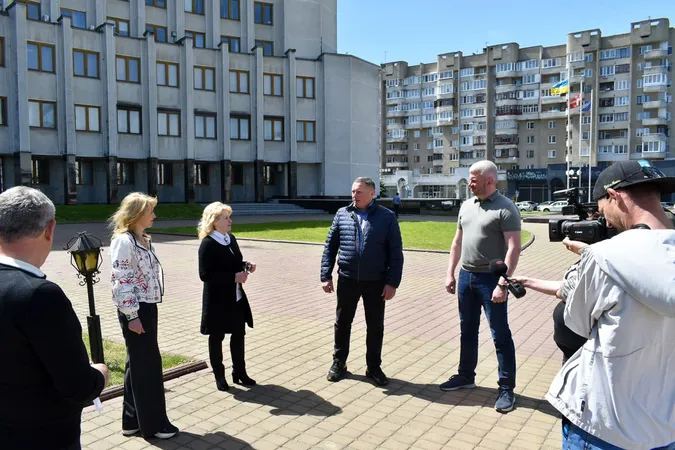 Волинь отримала два шкільні автобуси від Швеції (фото)
