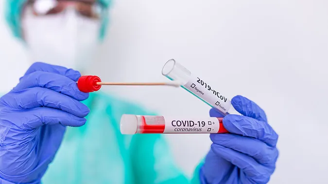 За добу в Україні – 7 856 нових випадків COVID-19