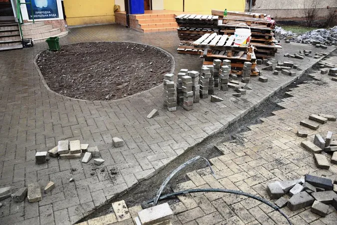 Як змінився колишній квітковий ринок в центрі Луцька (фото)