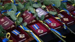 У Луцьку рідним загиблих воїнів вручили їхні ордени (фото)
