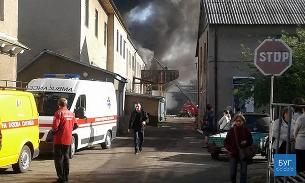 У Володимирі – пожежа на швейній фабриці (фото)