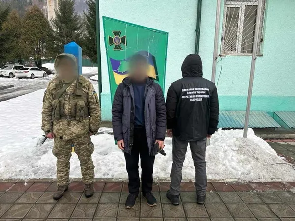 Паспорт у запіканці: 22-річний ухилянт спробував надурити прикордонників (відео)