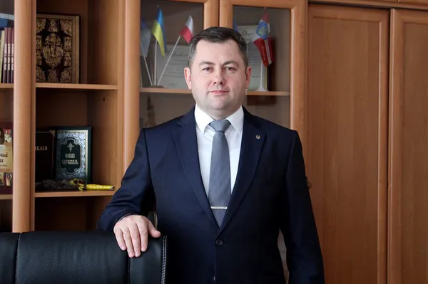 Знайдеться такий університет, який захоче підтримати слабшого