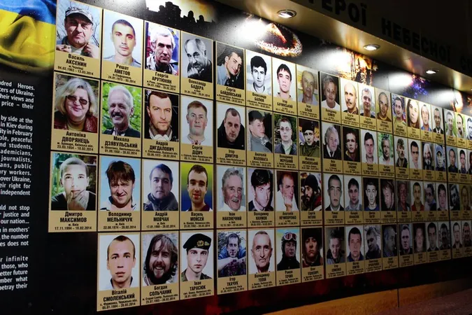 У Луцьку просять не поспішати з оновленням пам'ятного фотостенда загиблим в АТО