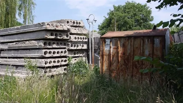 Вбиральня біля автостанції, яка належить депутатові