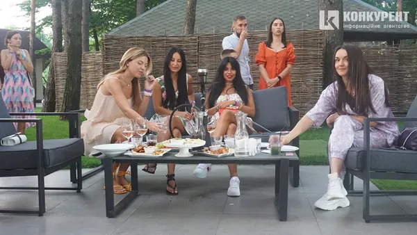 Дискотека, жарти та подарунки: у Луцьку відсвяткували Makis Fest*