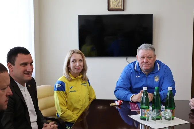 У Луцьку спортсменкам-чемпіонкам вручили грошові сертифікати (фото)