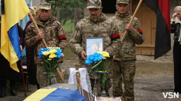 Повернувся «на щиті»: на Волині попрощалися з воїном Сергієм Шевчуком (фото)