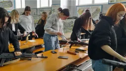 «10 років війна, а молодь не вміє стріляти з автомата», – ветеран з Луцька про погане навчання у школах (відео)