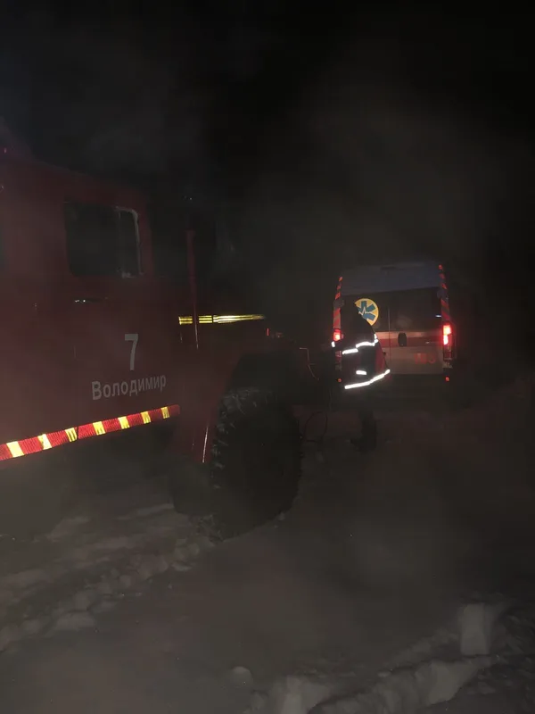На Волині «швидка», яка їхала на виклик, застрягла в заметах (фото)