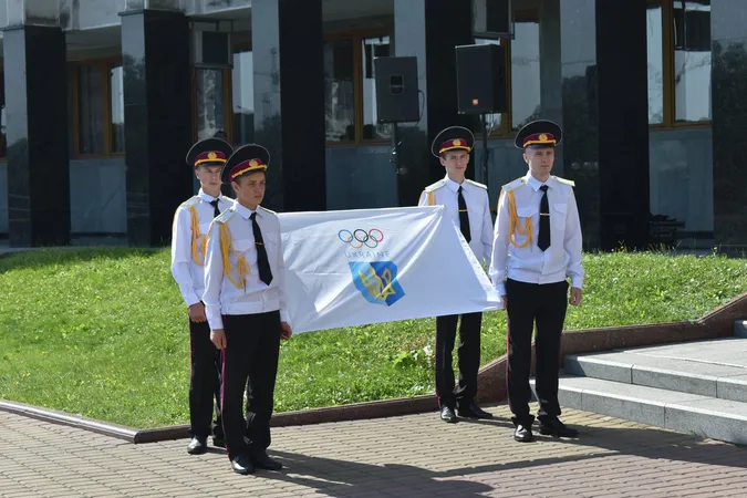 Олімпіада-2020: у Луцьку підняли прапор олімпійського комітету (фото)