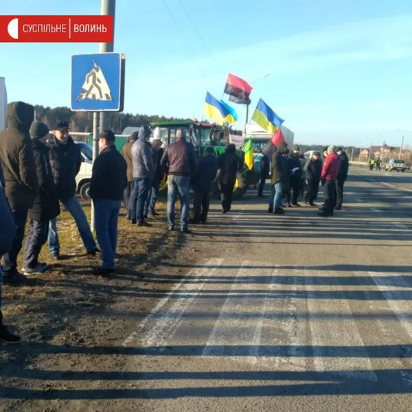 Акція протесту на Волині: перекрили дорогу на «Ягодин» (фото)