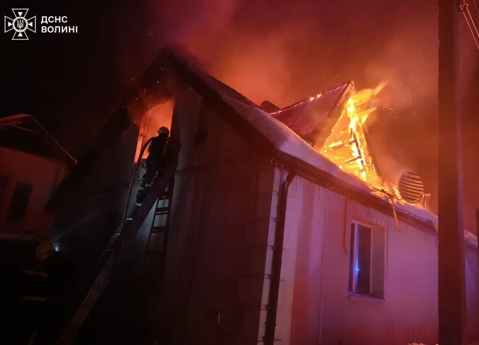 У селищі на Волині горів житловий будинок (фото)
