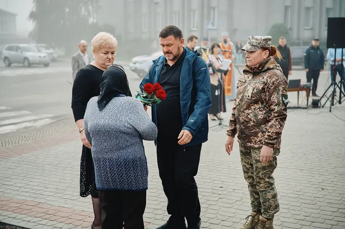 На Волині родинам трьох Героїв вручили посмертні нагороди захисників (фото)